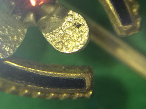 Gold Victorian Horse Shoe Stick Pin w Ruby (4) Leaf Center