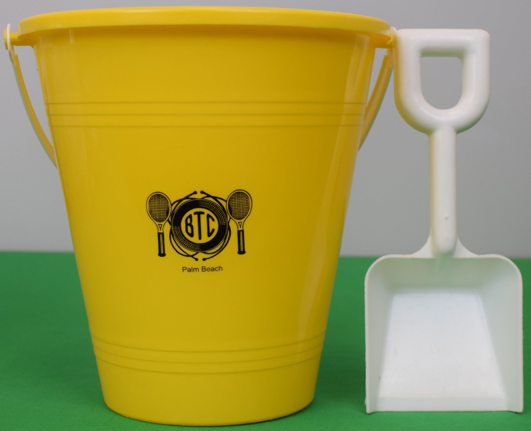 Bath & Tennis Club Palm Beach Yellow Plastic Ice Bucket w/ Shovel Scoop