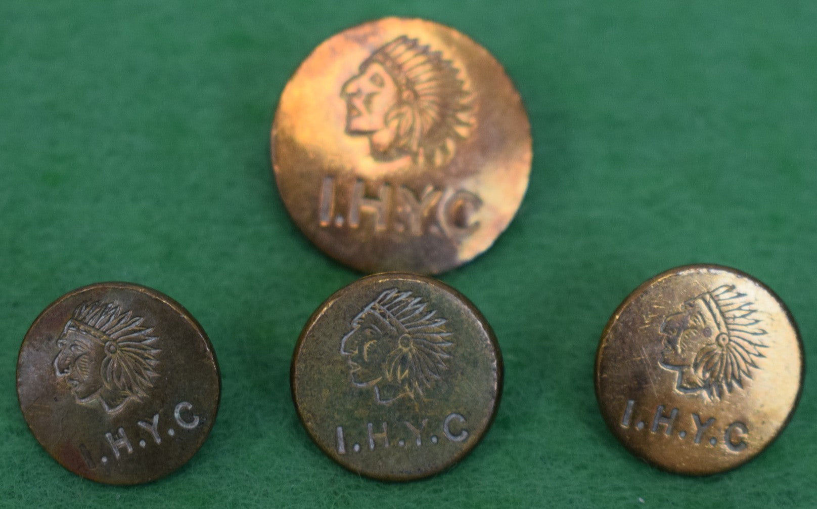 "Set x 4 Indian Harbor Yacht Club Brass Blazer Buttons"