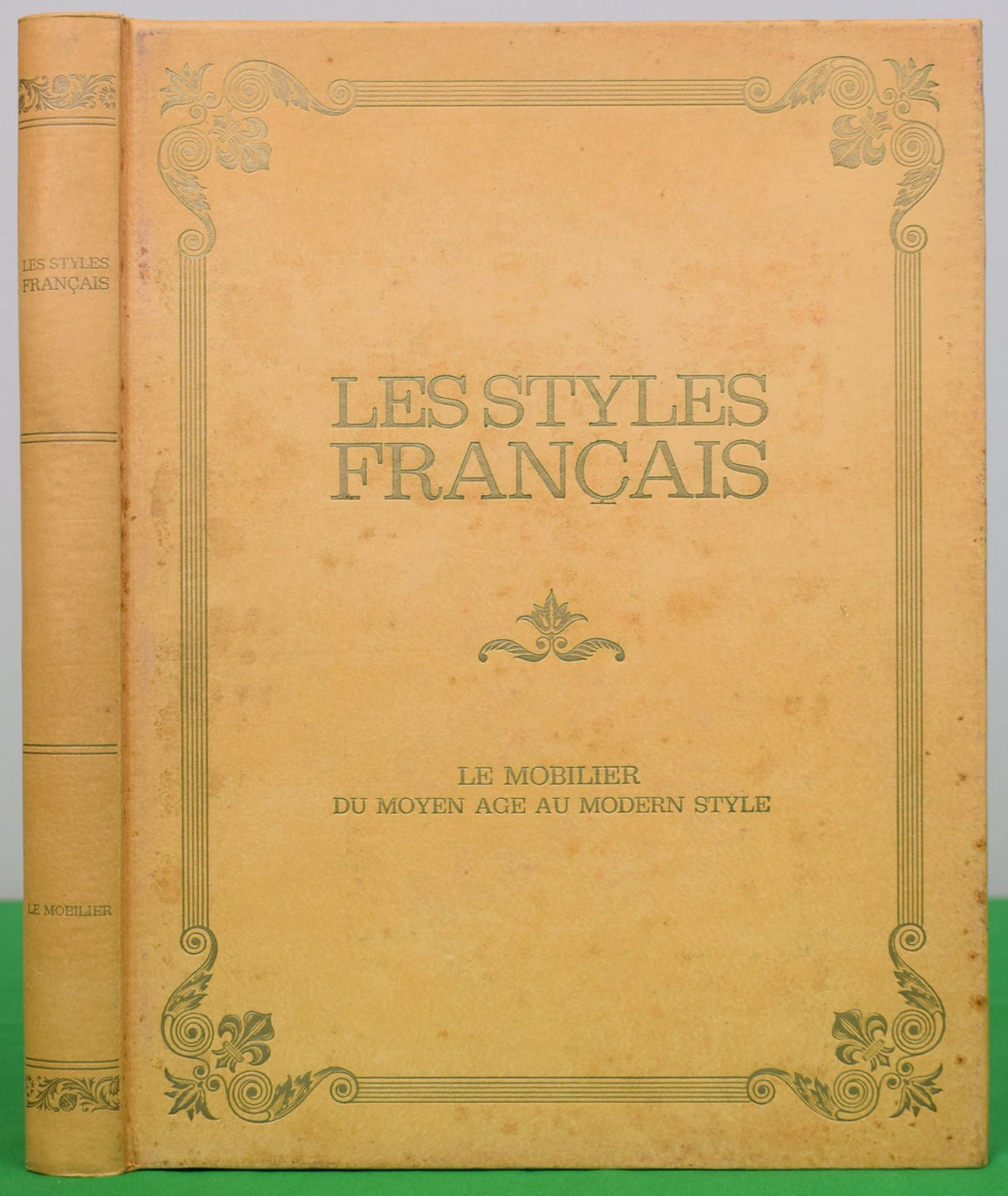 "Les Styles Francais: Du Moyen Age Au Modern Style 1500-1900" 1964