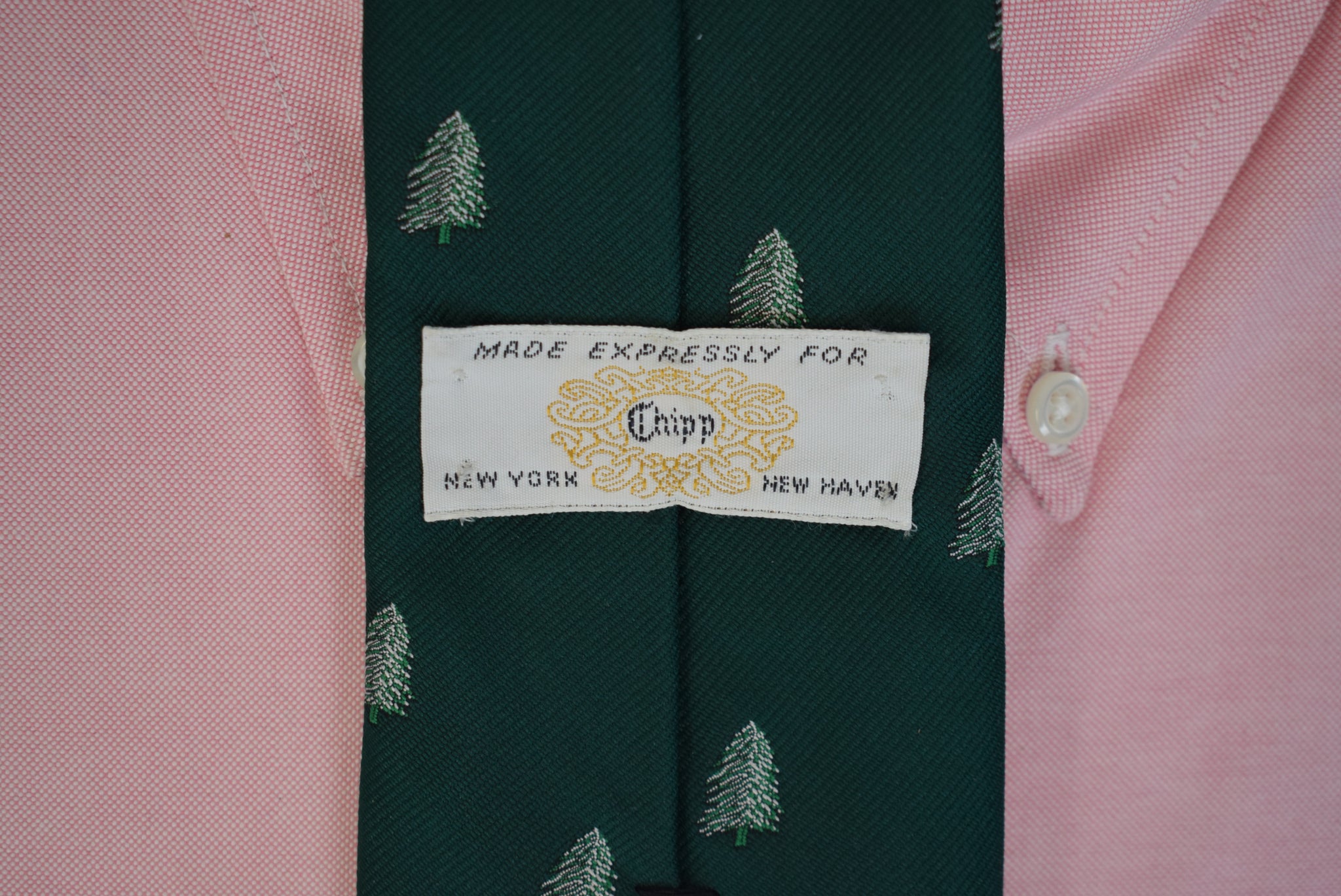"Chipp Christmas Tree Green w/ Santa/ Reindeer Outhouse Club Tie"