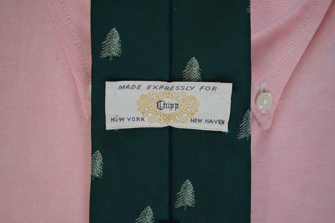 "Chipp Christmas Tree Green w/ Santa/ Reindeer Outhouse Club Tie"