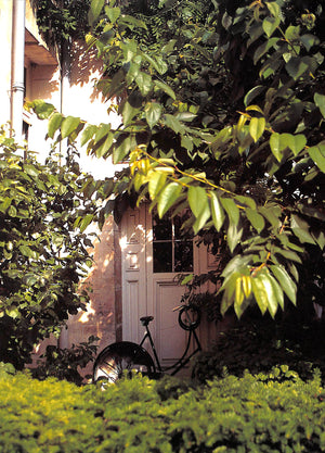 "The Secret Gardens Of Paris" 2000 D'ARNOUX, Alexandra and DE LAUBADERE, Bruno