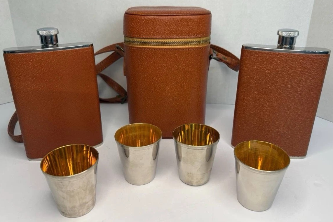 "Abercrombie & Fitch Pigskin Leather Cocktail Barware Travel Case w/ Strap/ Two Flasks & 4 Shot Cups Made In England" (New/ Old Stock)