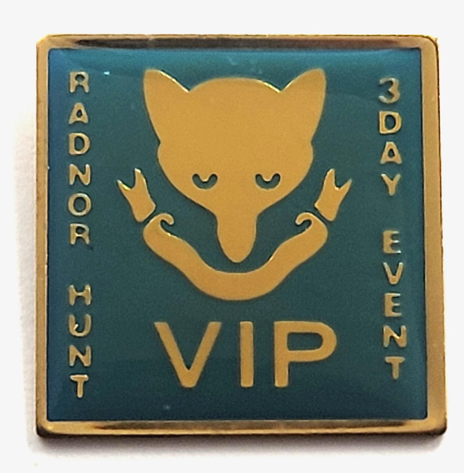 Vip Fox Radnor Hunt 3 Day Event VIP Fox Mask Green/ Gold Enamel Lapel Pin