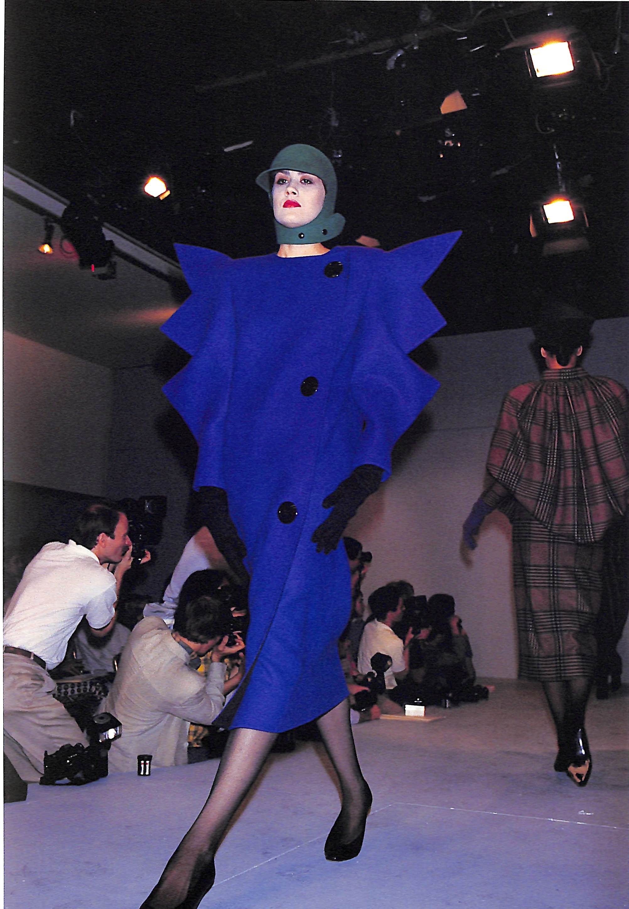 "Pierre Cardin Paris: Past Present Future" 1990 MENDES, Valerie {Introductory essay]