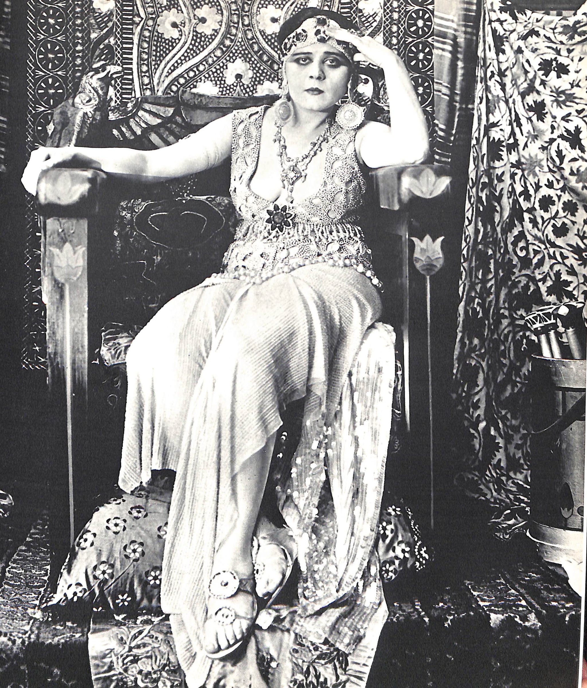 "Hollywood Costume: Glamour! Glitter! Romance!" 1976 MCCONATHY, Dale, VREELAND, Diana