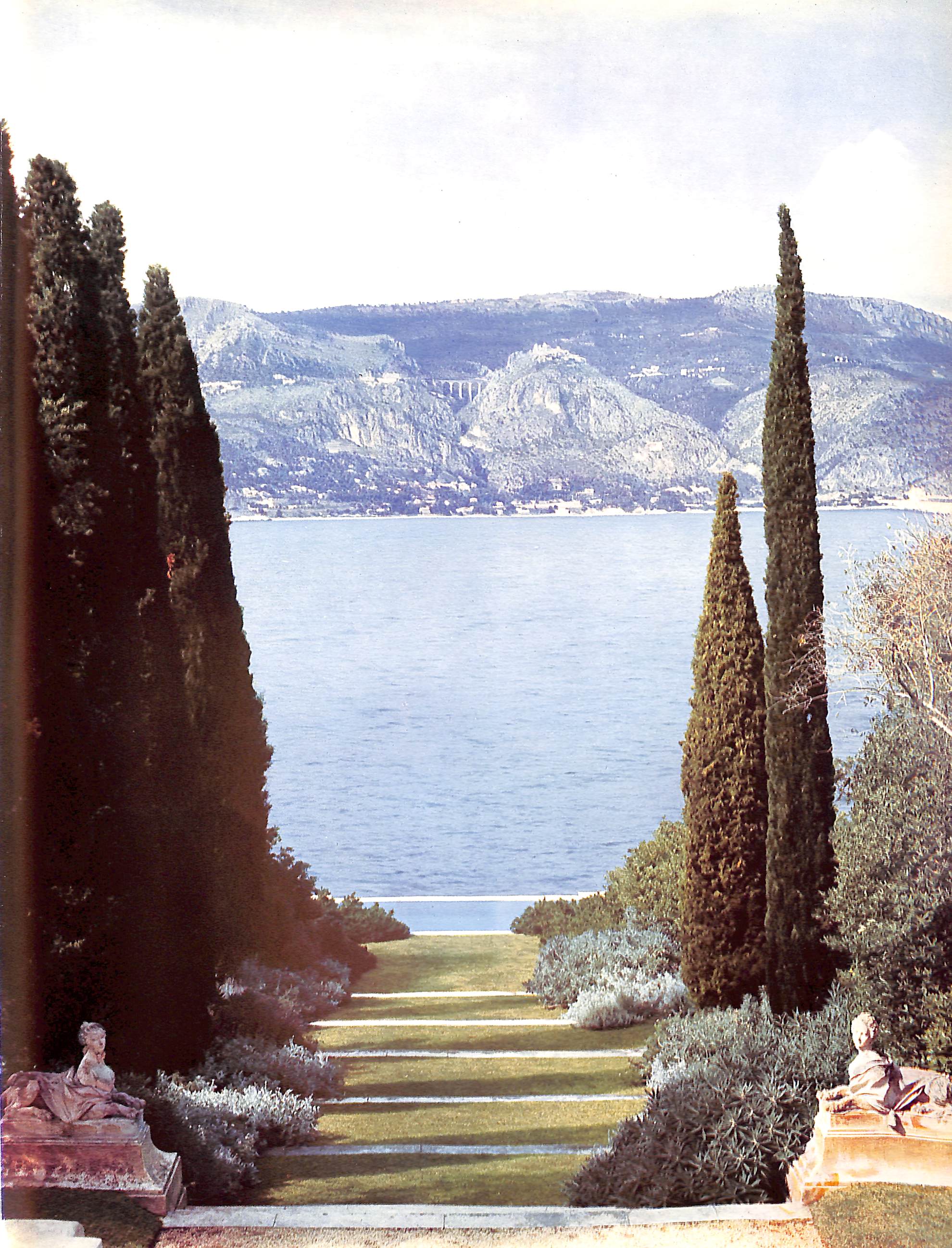 "Le Grand Livre Des Jardins" 1959 (SOLD)