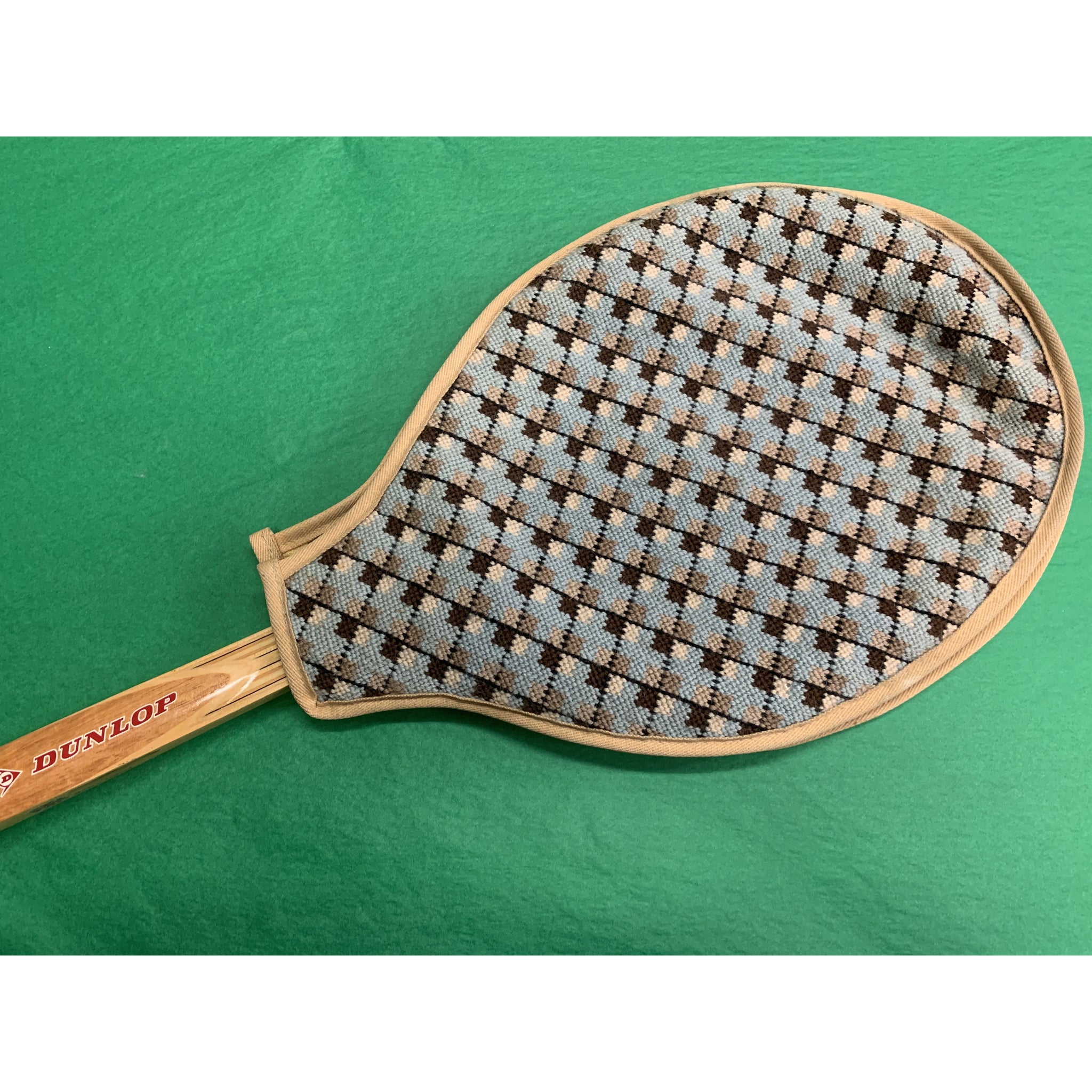 La batte de tennis de table a appé le personnage de la mouche La batte de tennis de table a appé le personnage de la mouche