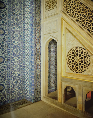 "Gardens Of Paradise: 16th Century Turkish Ceramic Tile Decoration" 1998 DENNY, Walter [essay by] & ERTUG, Ahmet [photographs by]